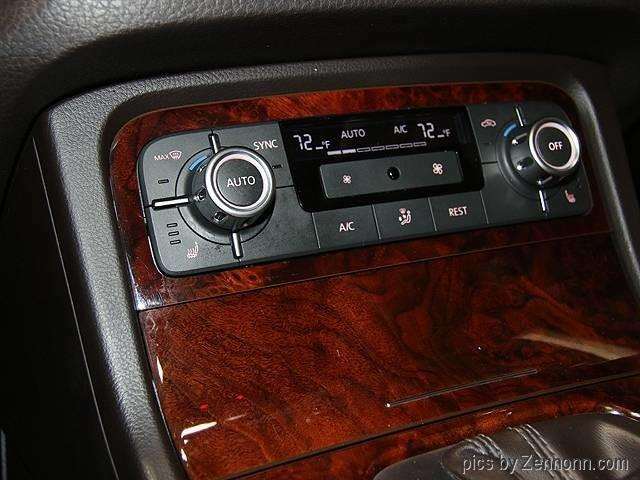 Volkswagen Touareg 2014 photo 17